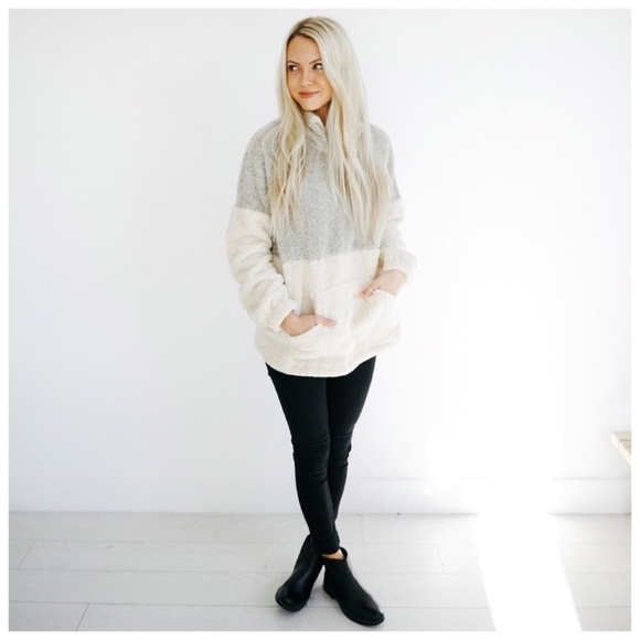 Fuzzy Half-Zip Taupe/Cream Pullover Sweater. (1L) - Picture 3 of 6